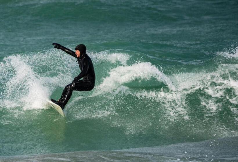 호스텔 Inn At The Harbour