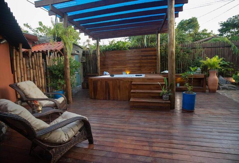 پانسیون Buddy's Hostel & Pousada Alto Paraiso