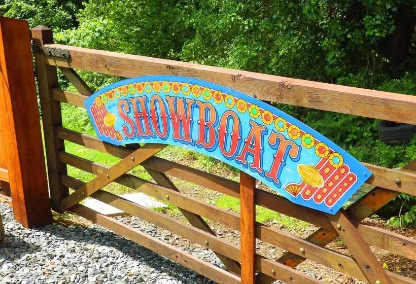 پانسیون Showman's Wagon At Coed Cae