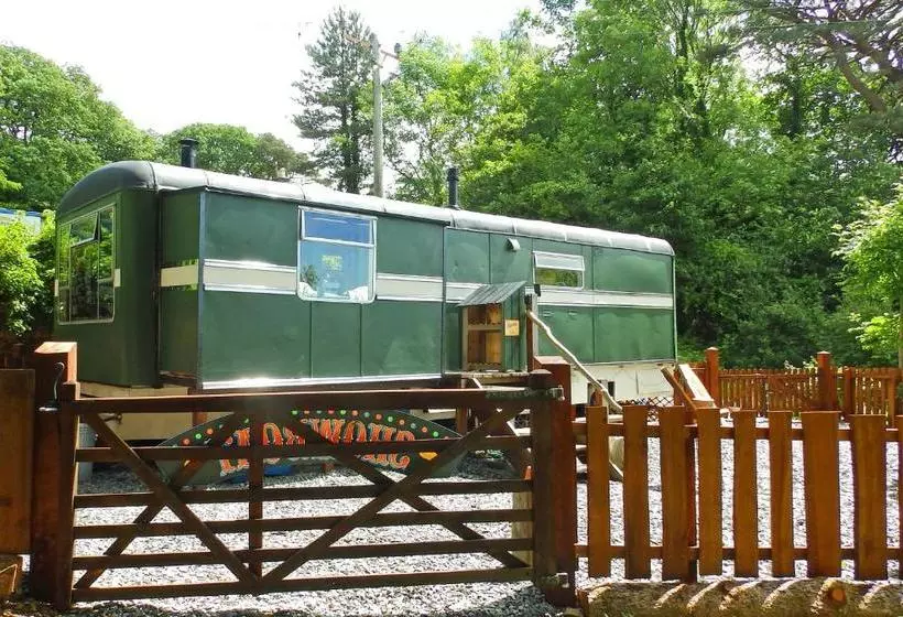 پانسیون Showman's Wagon At Coed Cae