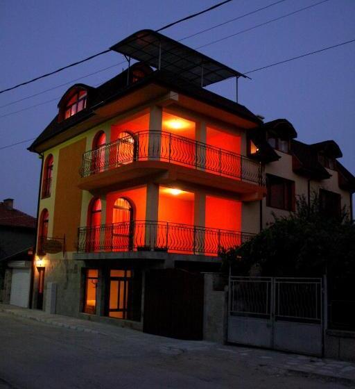 פנסיון Guest House Stelia