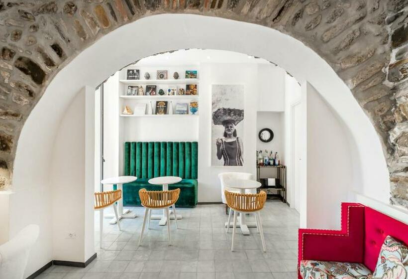 بنسيون La Torretta Lodge