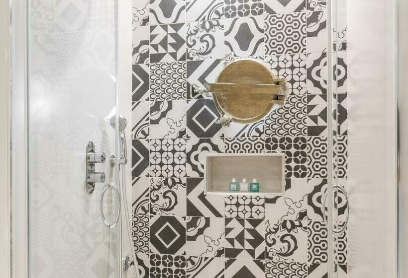 بنسيون La Torretta Lodge