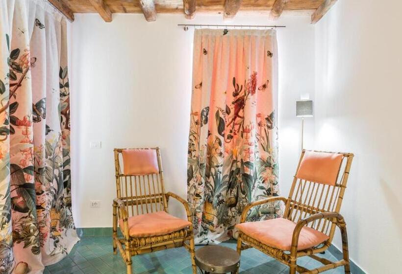 بنسيون La Torretta Lodge