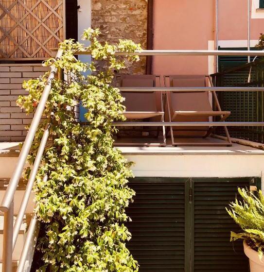 بنسيون La Torretta Lodge