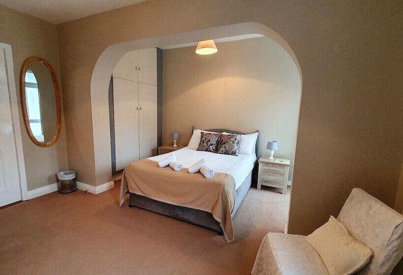 بنسيون Portfinn Lodge