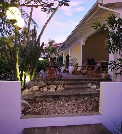 Bantopa Apartments