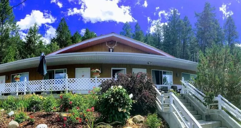 Crescent Motel