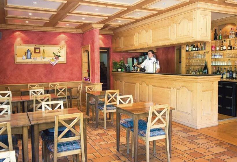 Отель Les Soldanelles