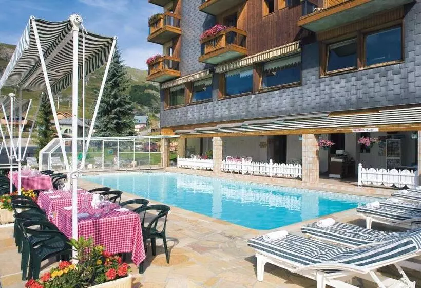 ホテル Les Soldanelles