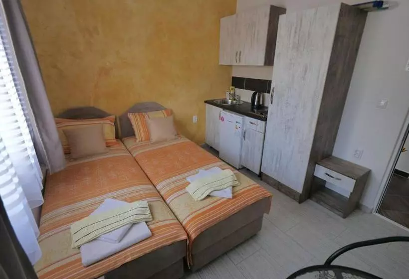 پانسیون Apartments Blago Sutomore