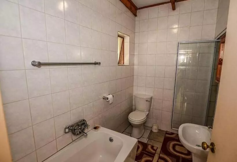 Majatalo Ingwe Guesthouse