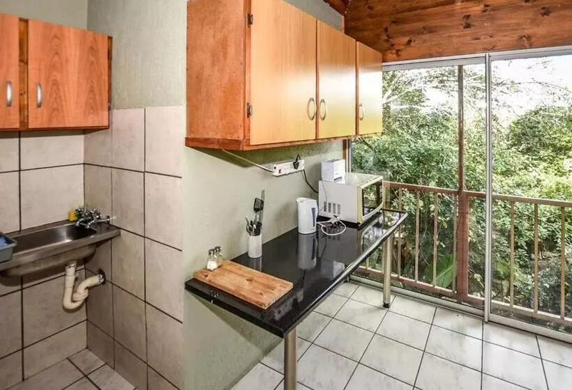 Majatalo Ingwe Guesthouse