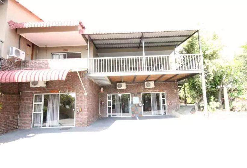 Majatalo Ingwe Guesthouse