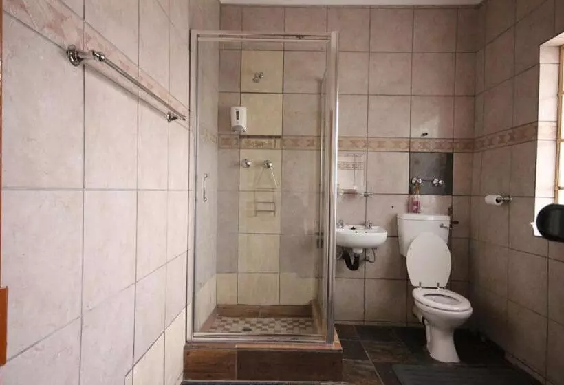 Majatalo Ingwe Guesthouse