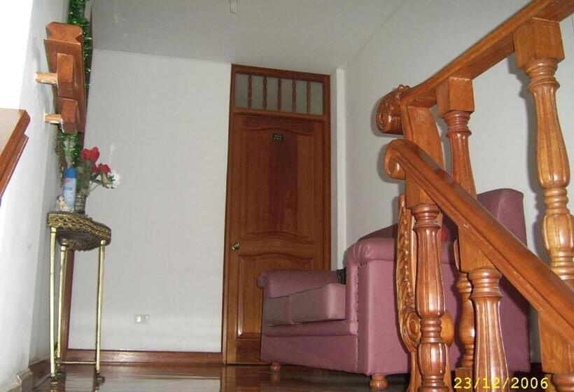 פנסיון Hostal Camiluz