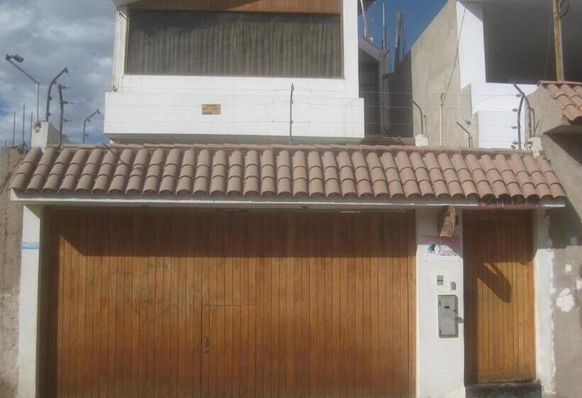 פנסיון Hostal Camiluz