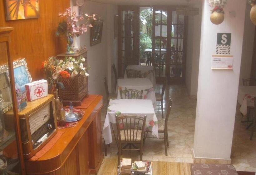 פנסיון Hostal Camiluz