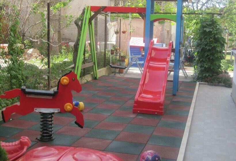 פנסיון Vladimirov Guest House