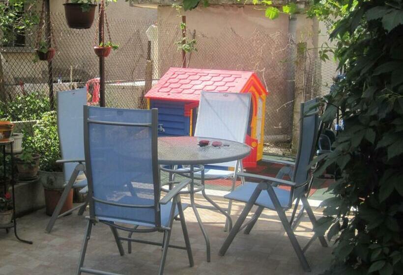 פנסיון Vladimirov Guest House