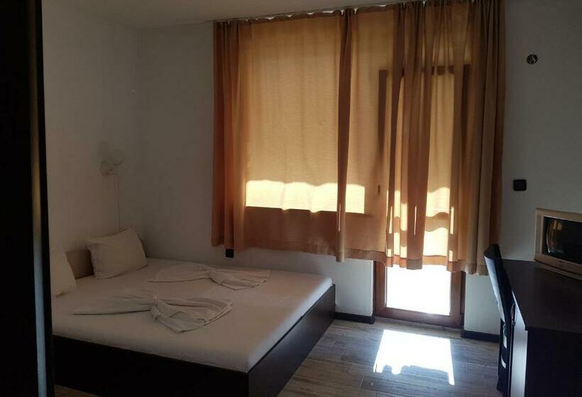 פנסיון Vladimirov Guest House