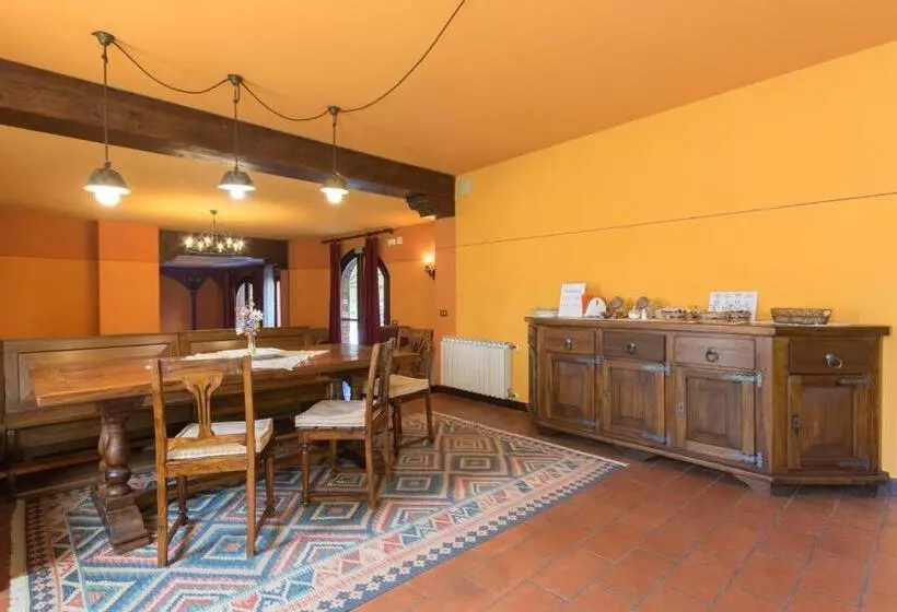 هتل Agriturismo Podere Villa Alessi