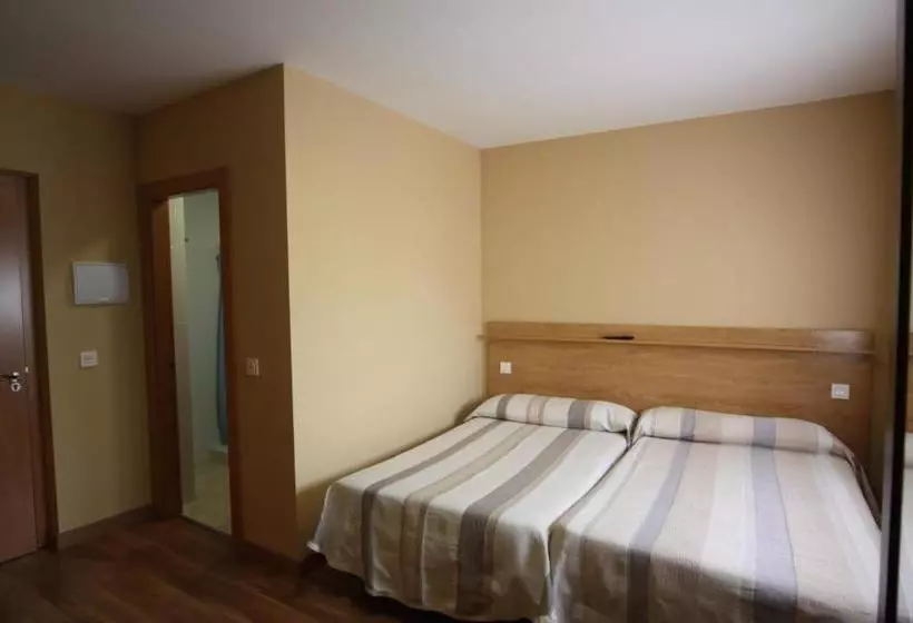 پانسیون Hostal Restaurante El Silo