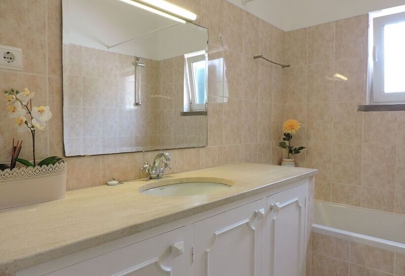 ペンション Petunia Guest House