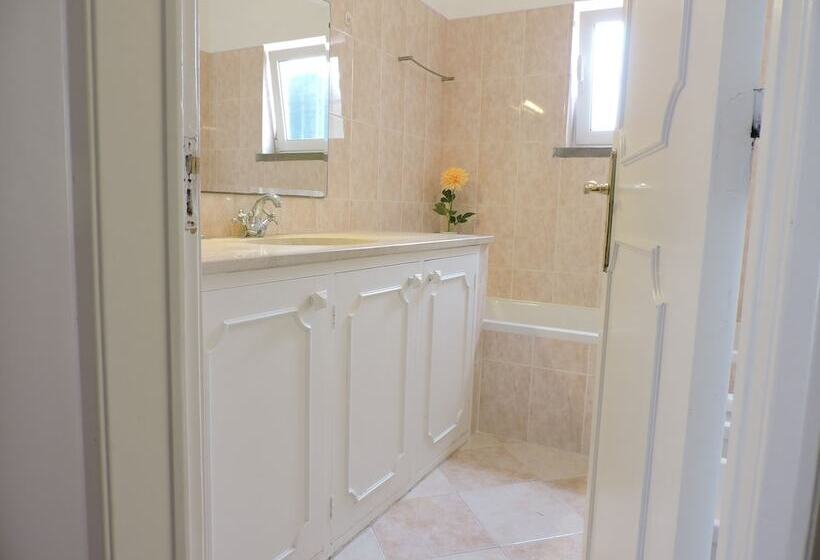 ペンション Petunia Guest House