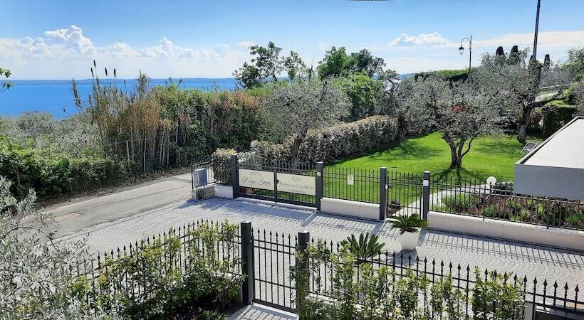 هتل Agriturismo La Rocca