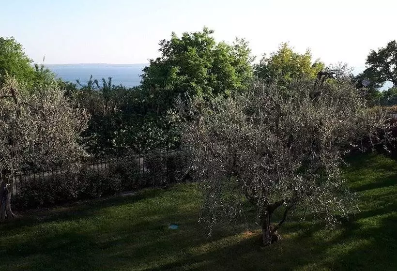 ホテル Agriturismo La Rocca