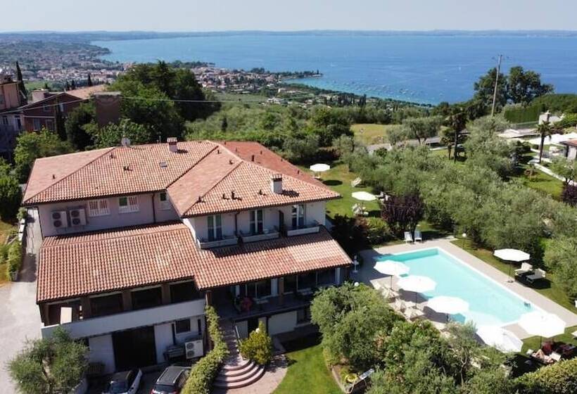 هتل Agriturismo La Rocca