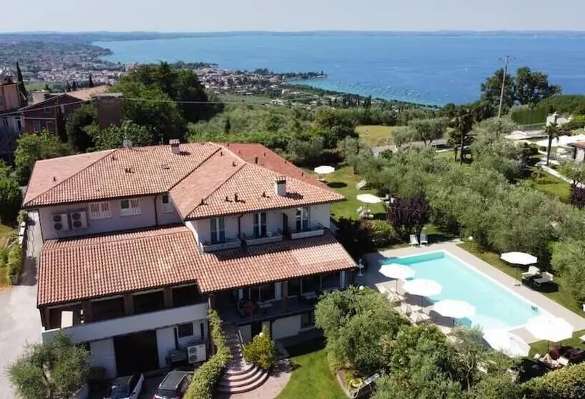 ホテル Agriturismo La Rocca
