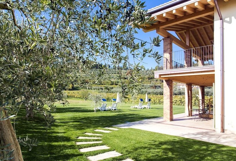 هتل Agriturismo La Rocca