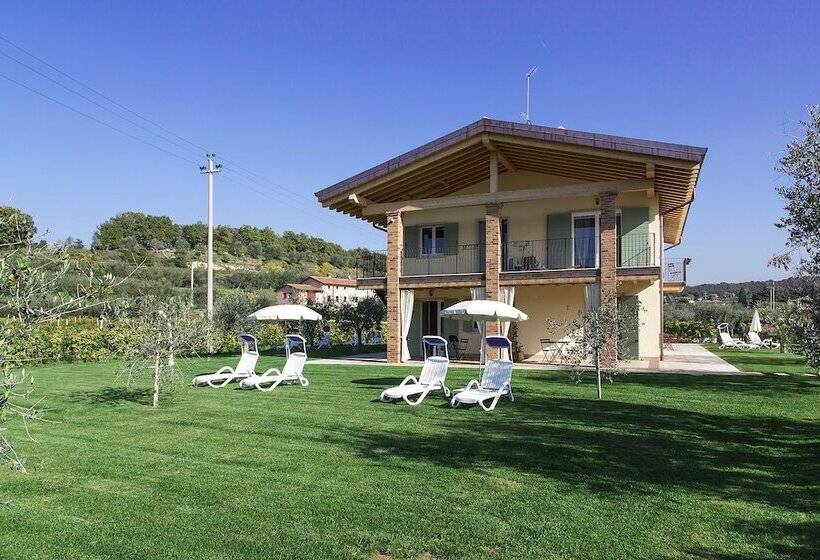 هتل Agriturismo La Rocca