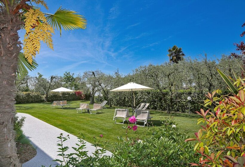 هتل Agriturismo La Rocca