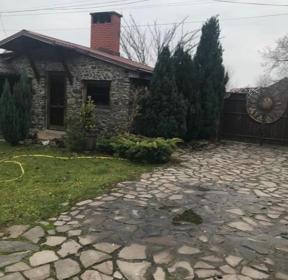 پانسیون Adonis