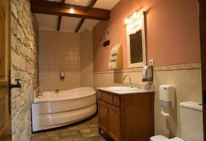 ペンション Trisileja En Posada La Busta