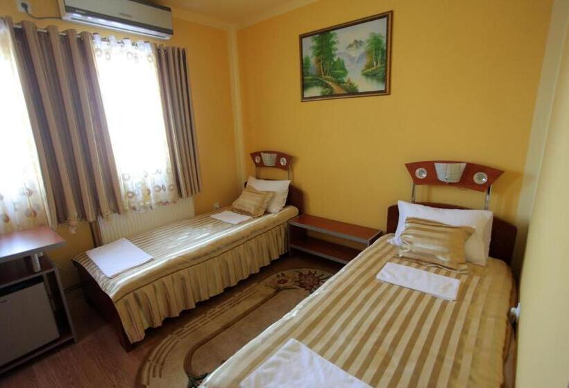 پانسیون Villa Atina