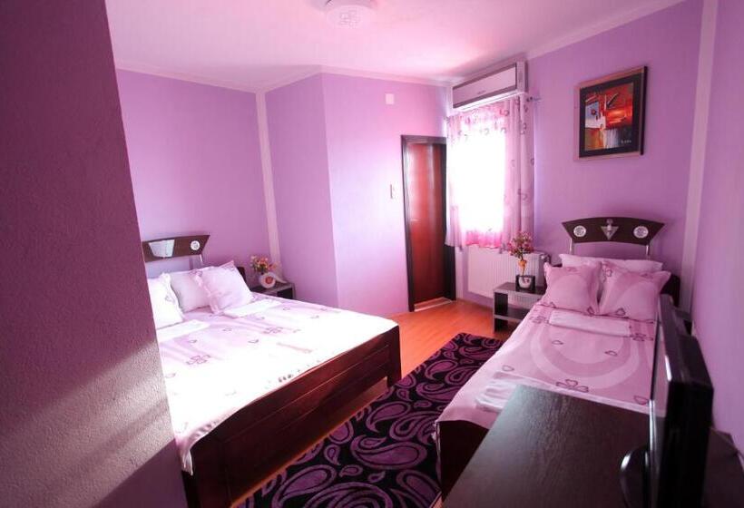 پانسیون Villa Atina