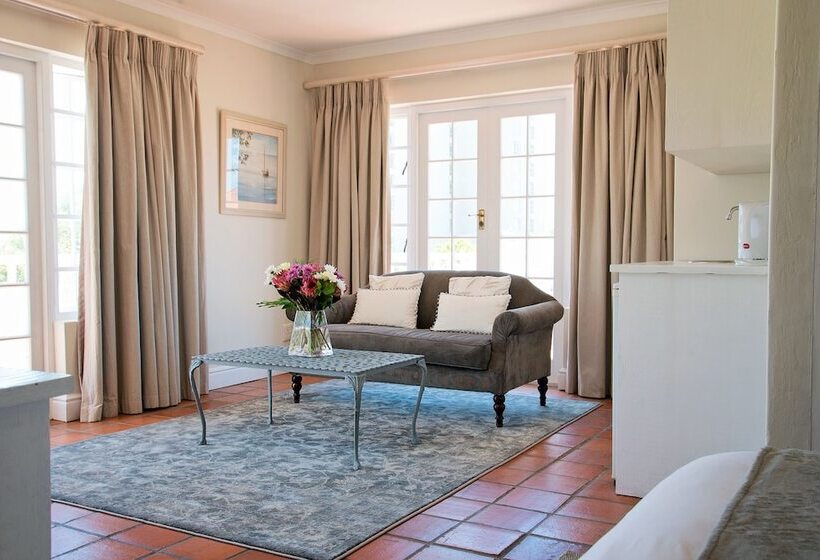 פנסיון First Avenue Guesthouse