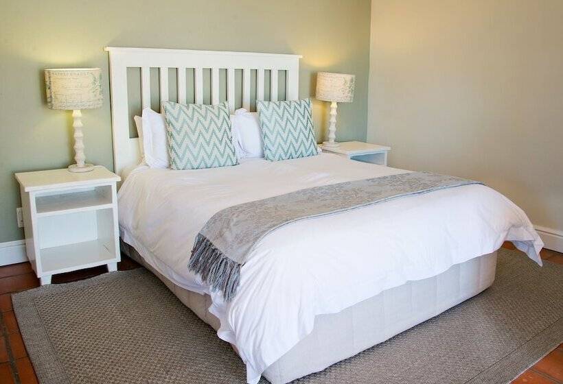 פנסיון First Avenue Guesthouse