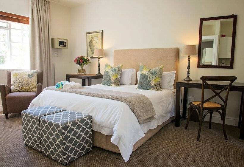 פנסיון First Avenue Guesthouse