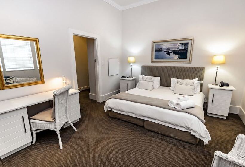 פנסיון First Avenue Guesthouse