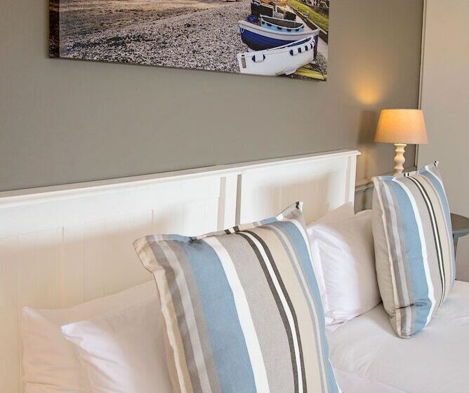 פנסיון First Avenue Guesthouse