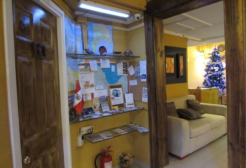 پانسیون Hostal Del Aguila