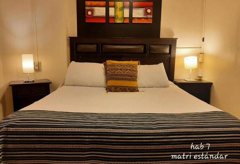 پانسیون Hostal Del Aguila