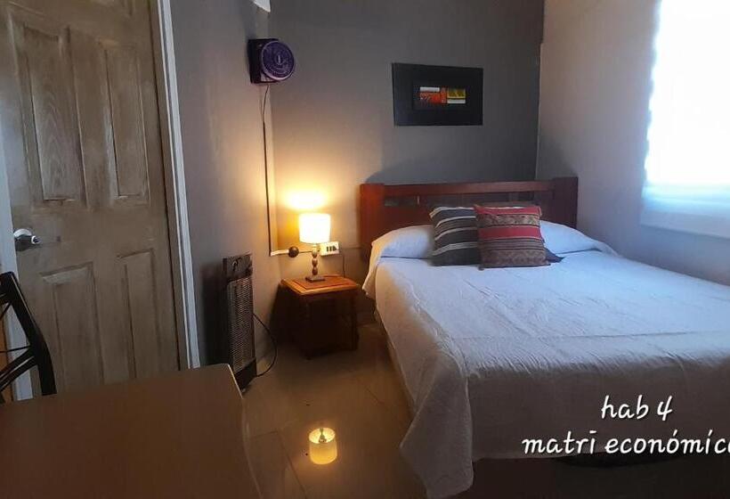 پانسیون Hostal Del Aguila