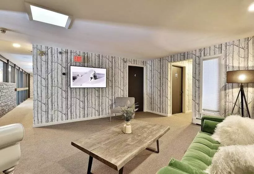 Hotelli The Birch Ridge: European Room #8   King Suite In Killington, Vermont. Hot Tub. 1 Bedroom Home