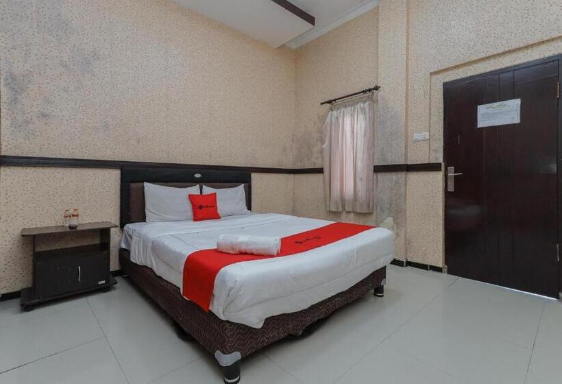 Отель Reddoorz Plus Near Museum Angkut Batu 4